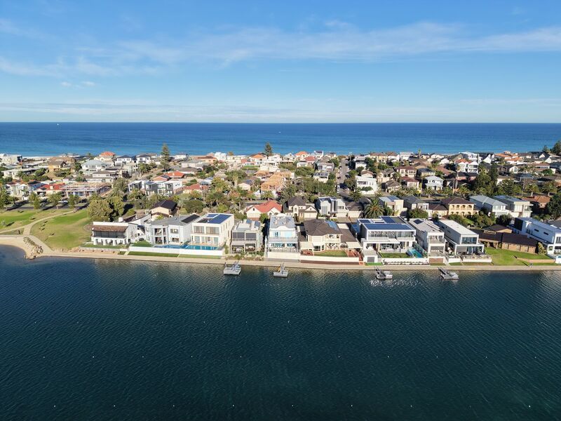Coastal suburb houses on the North Shore, Auckland