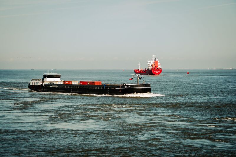 Container ship loading freight for Auckland import and export logistics