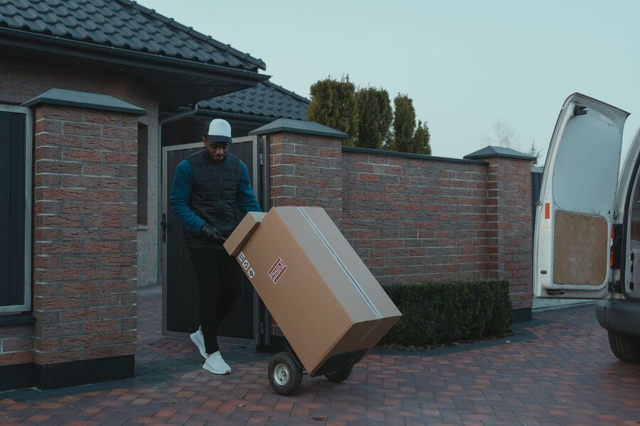 Moving boxes and truck for a local Auckland removal booked through search