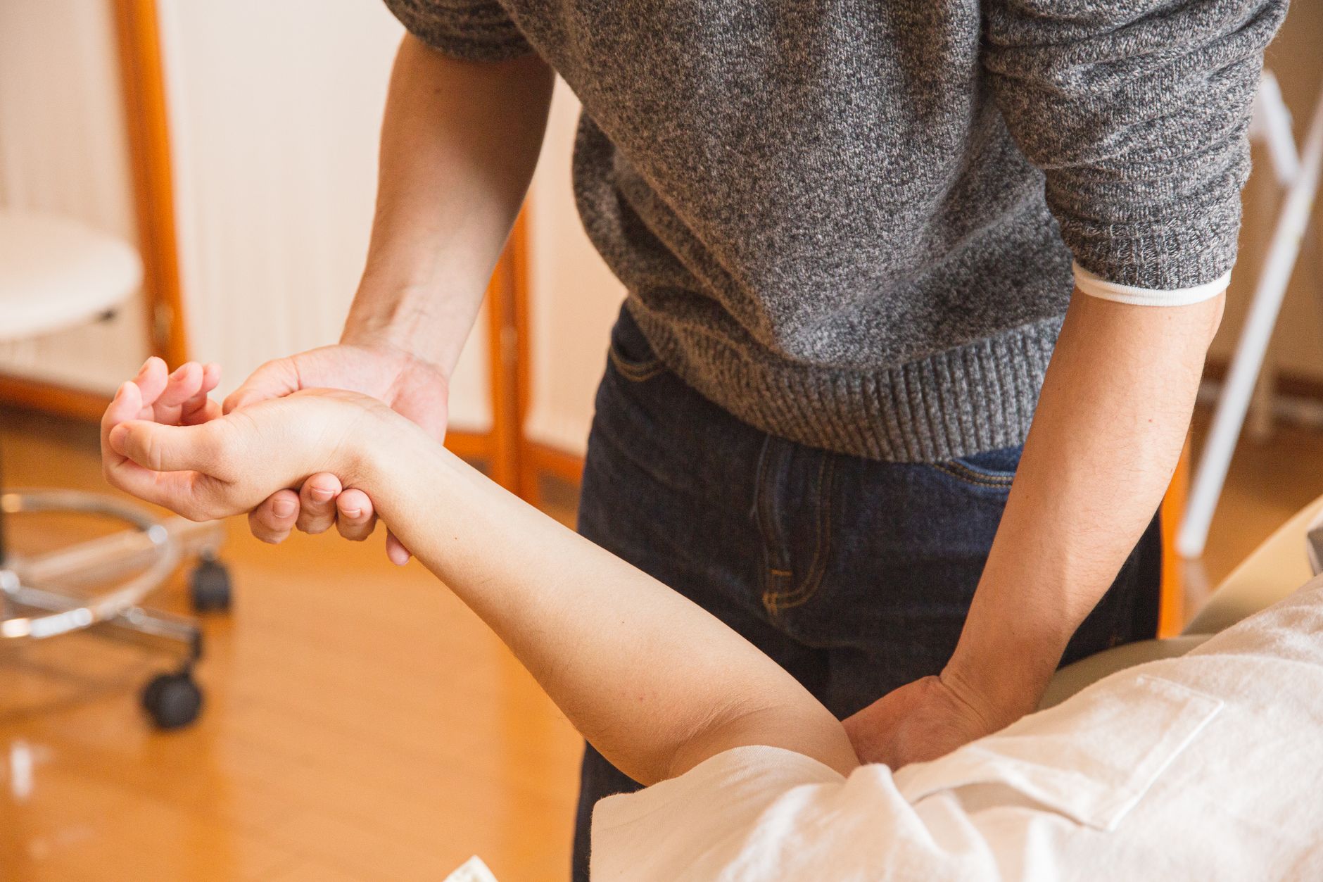 Hands-on physiotherapy treatment for injury rehab in Auckland