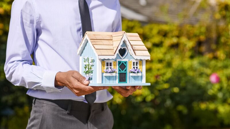 Experienced Auckland property manager meeting a landlord to build trust