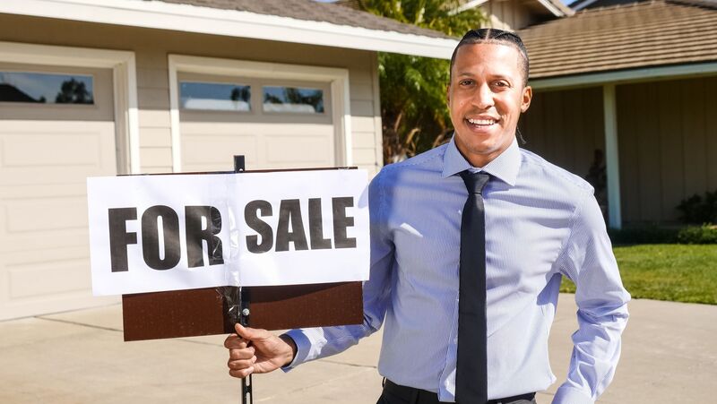 Auckland real estate agent presenting a home to prospective buyers