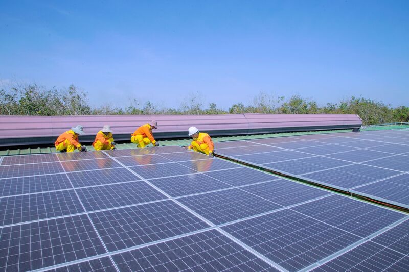 Solar installer fitting battery storage panels in Auckland